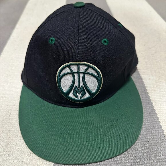 Milwaukee Bucks Snapback Hat Excellent Condition Preowned - Picture 1 of 7